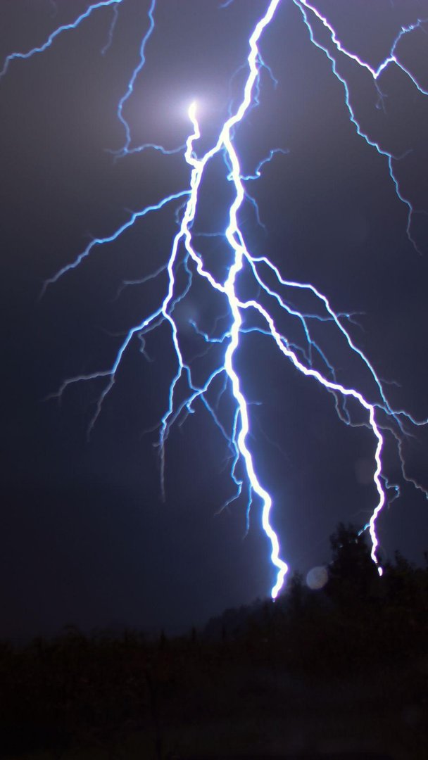 Lightning wallpaper.jpg