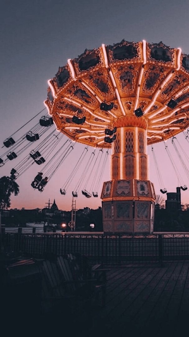 Vintage 90s Aesthetic Picture.png