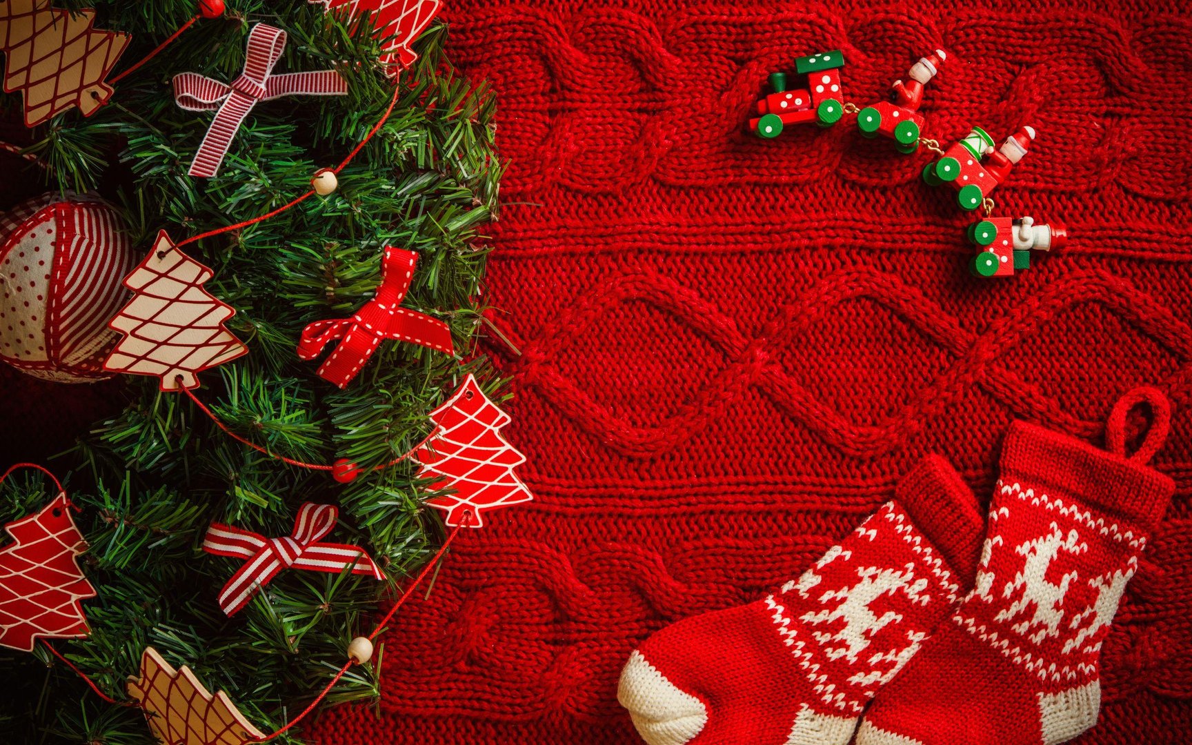 Holiday Wallpaper.jpg