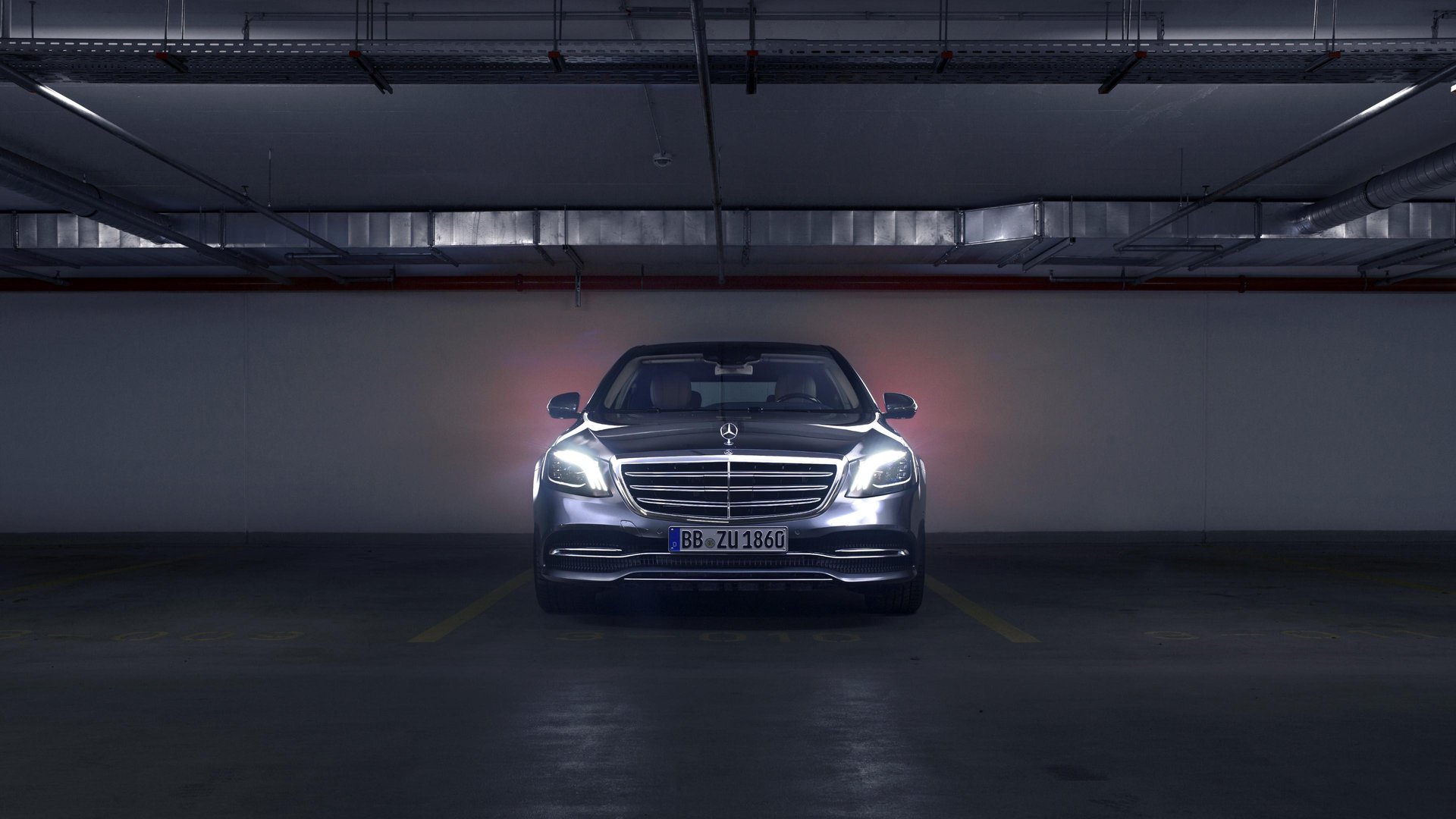 Mercedes-Benz Wallpaper.jpg