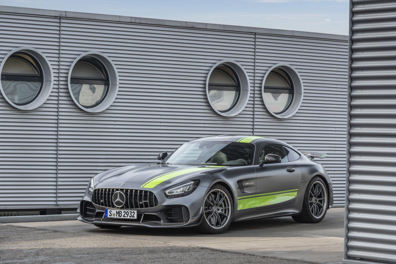 2020 Mercedes-AMG GT R PRO wallpaper.jpg