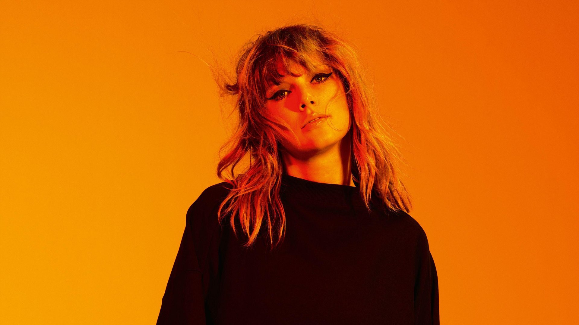 Taylor Swift Laptop pic.jpg