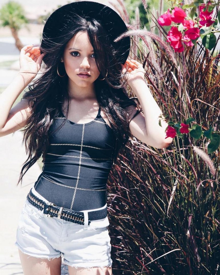 Jenna Ortega wallpapers.jpg