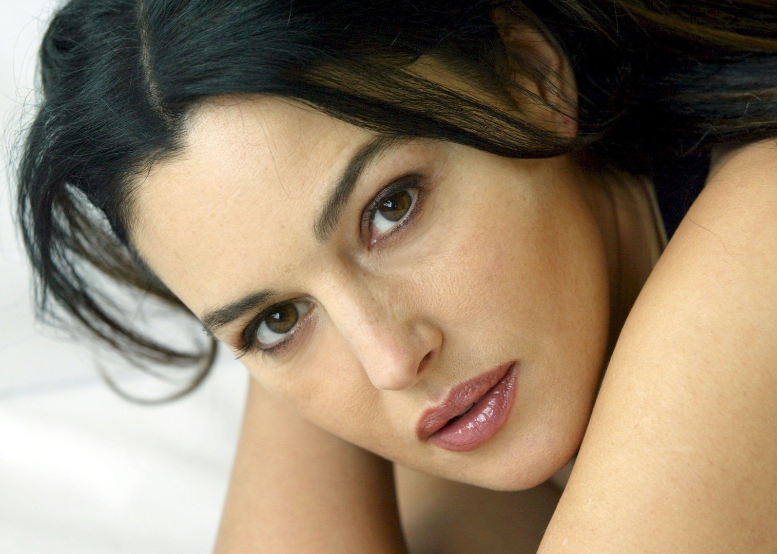 Monica Bellucci 4K Wallpaper.jpg