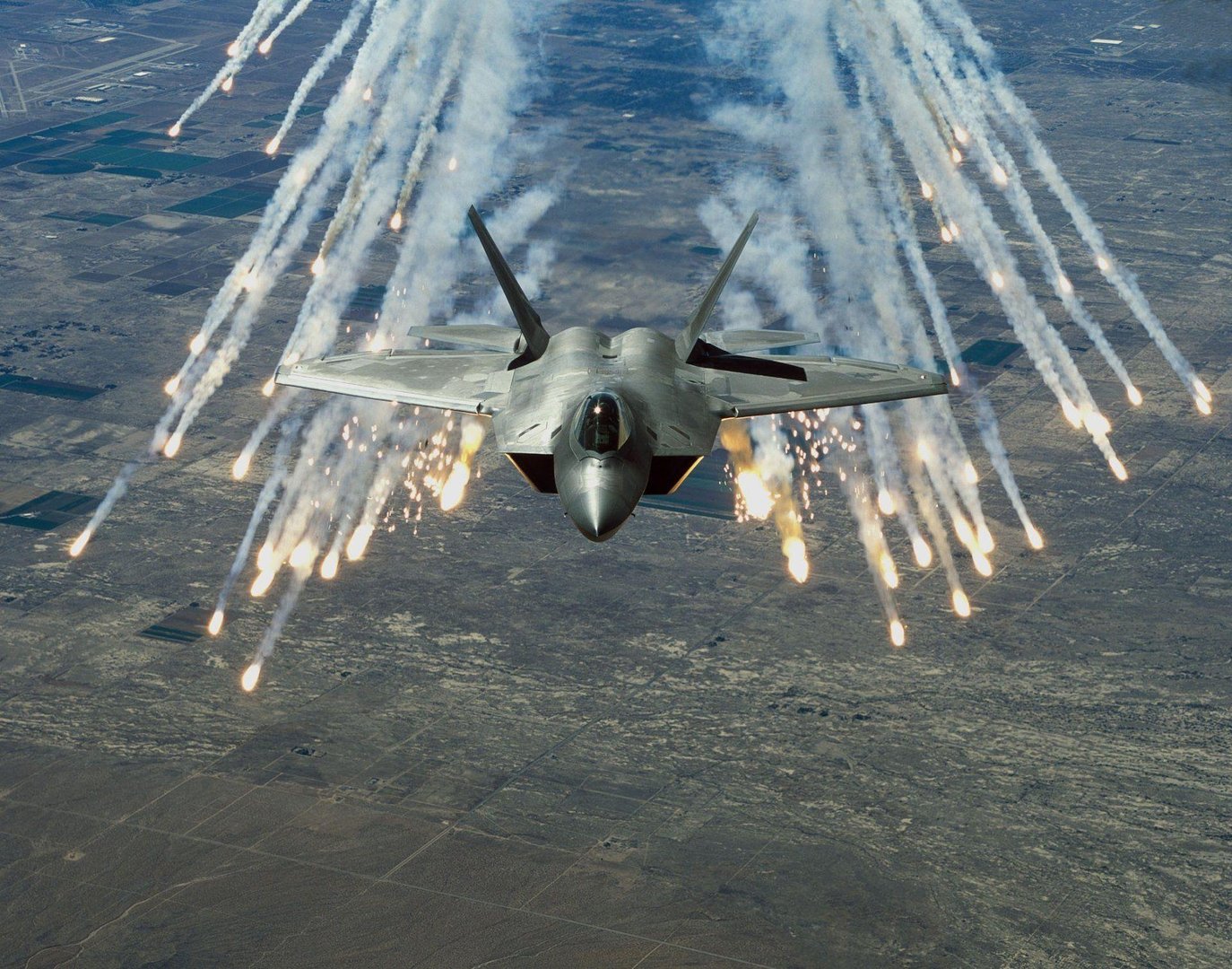 F-22 Raptor Wallpaper.jpg