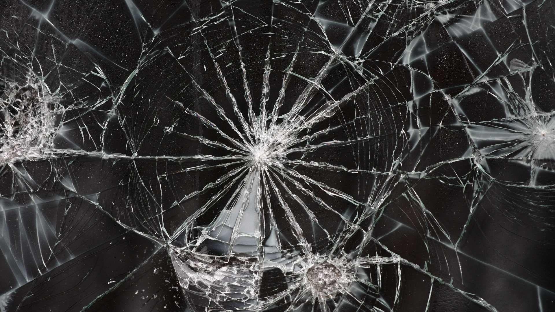 Black Broken Screen wallpapers.jpg