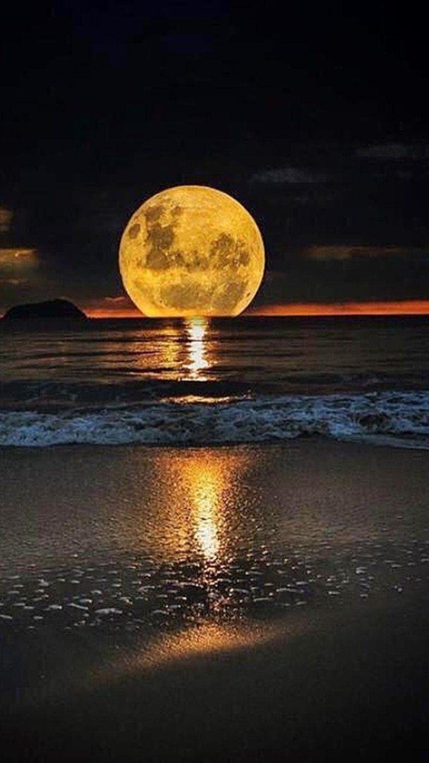 The Moon iPhone pics.jpg