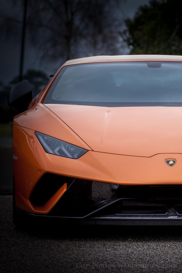 4K Lamborghini iPhone Images.jpg