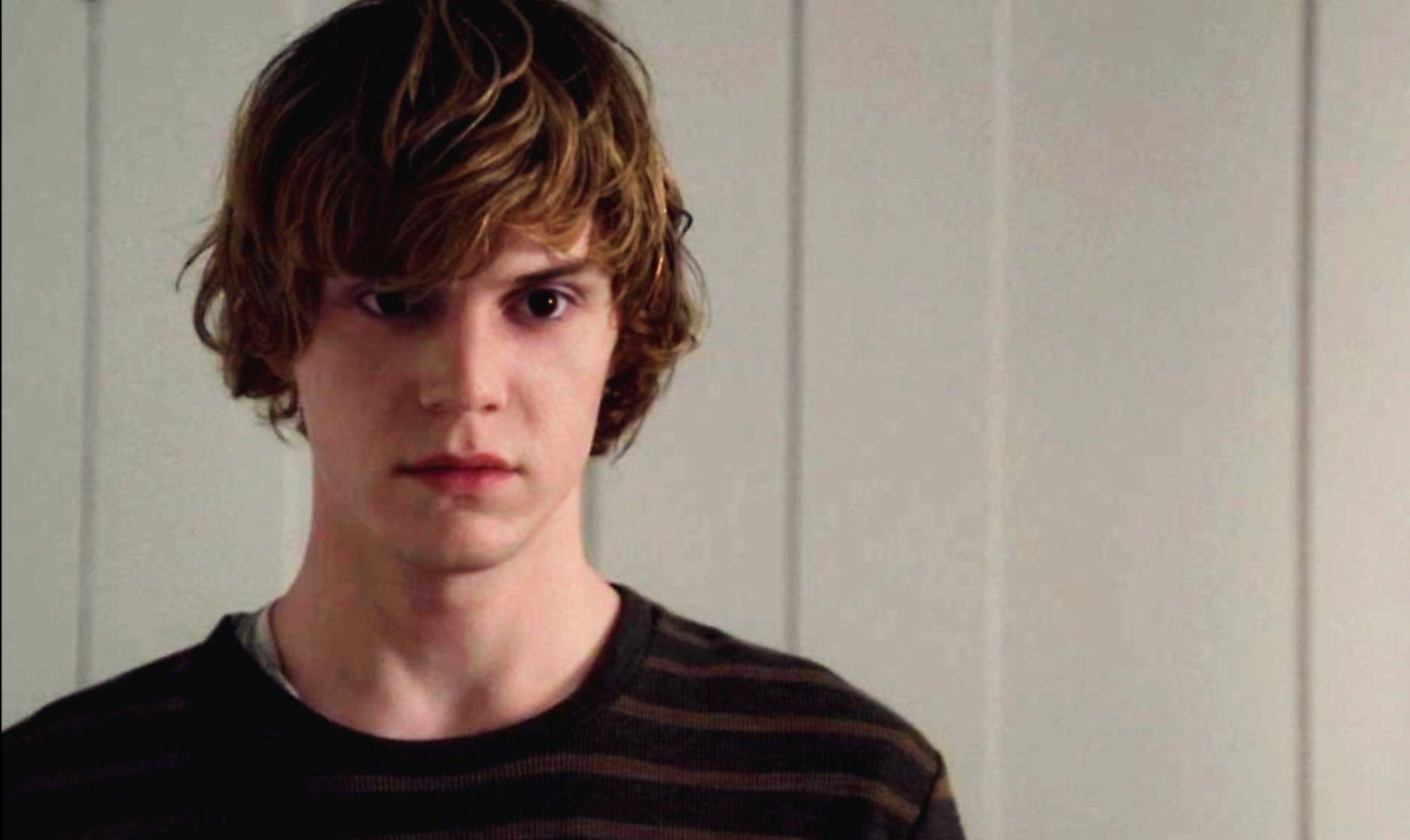 Evan Peters Desktop Pictures.jpg