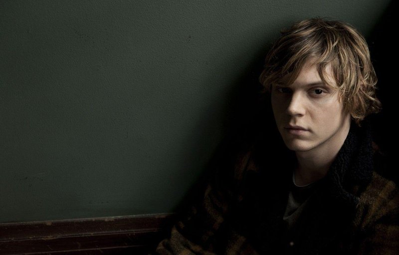 Evan Peters Desktop