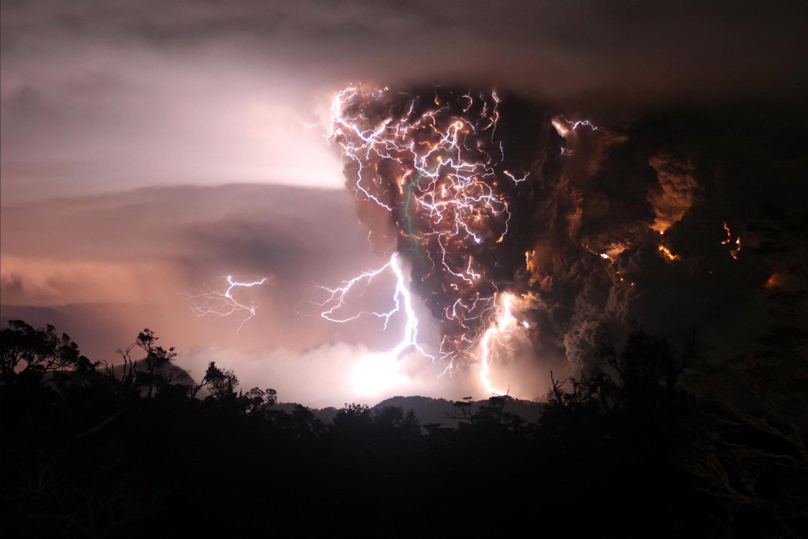 HD Lightning Wallpapers.jpg