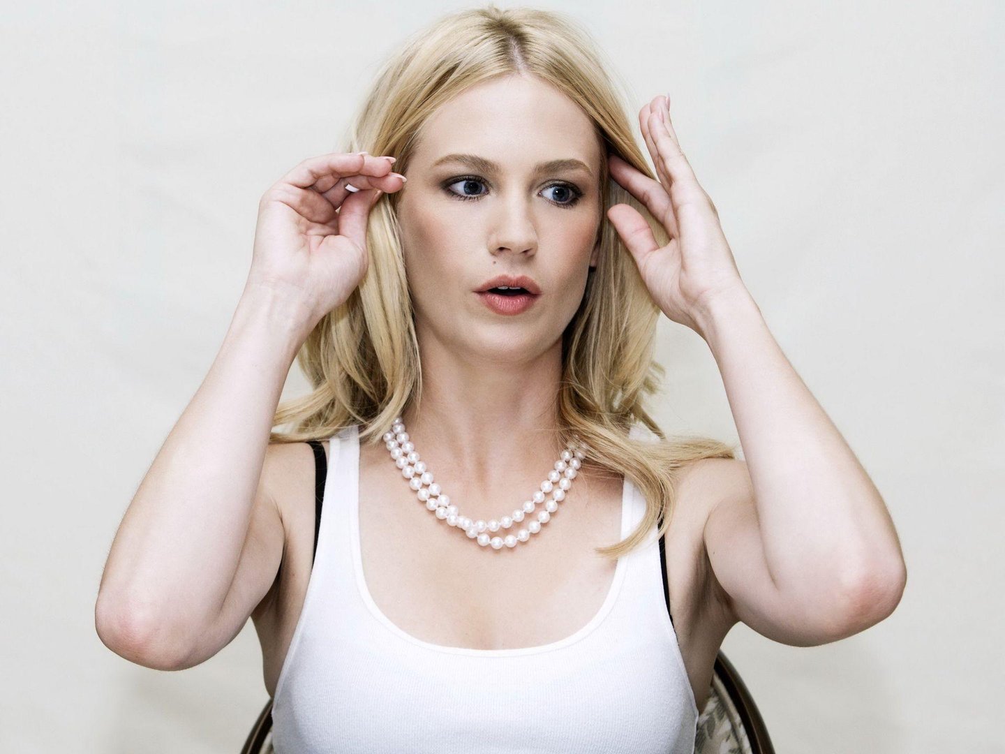 January Jones Pictures.jpg