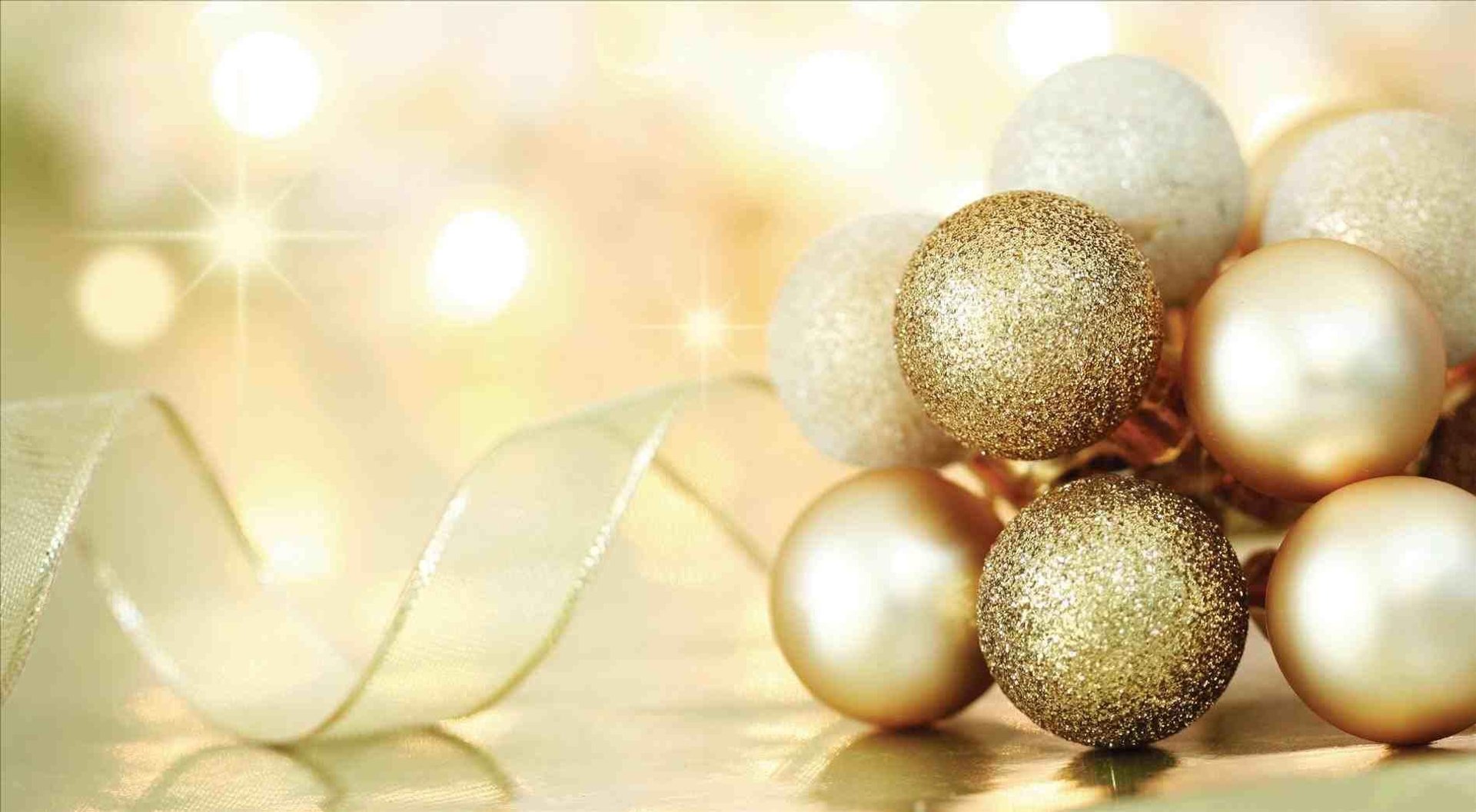 Gold Christmas Wallpaper.jpg