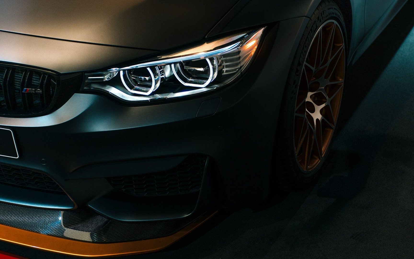 BMW M4 Wallpaper.jpg