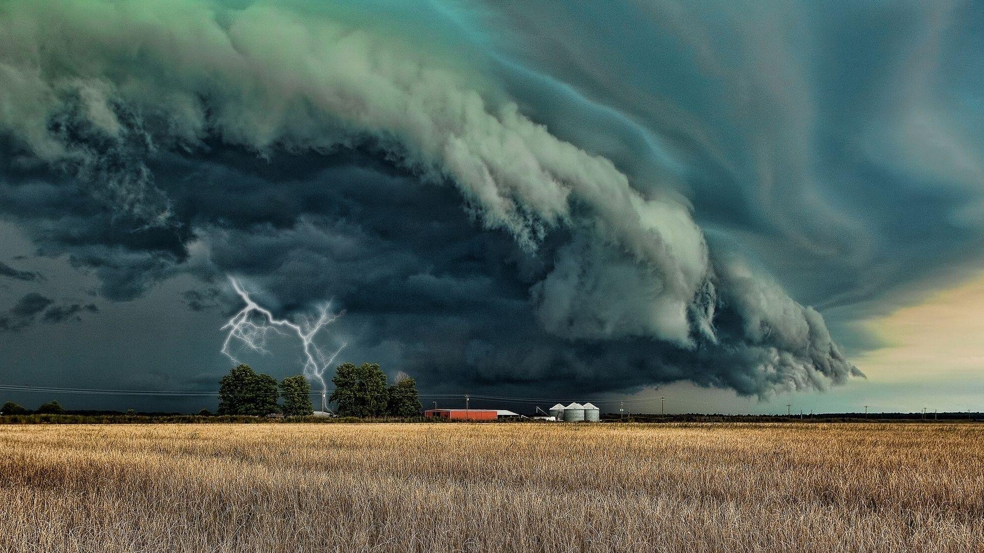 Tornado Pictures.jpg