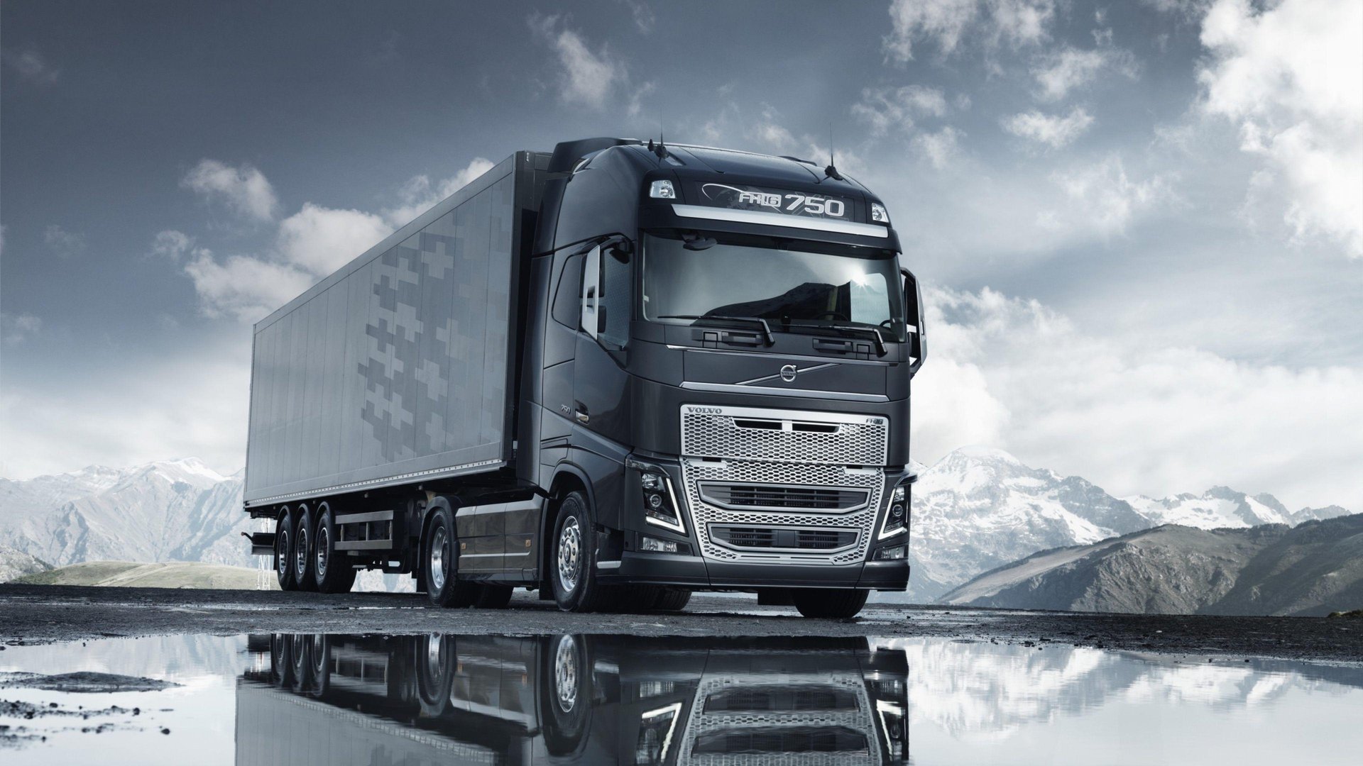 Truck 4K Wallpaper.jpg