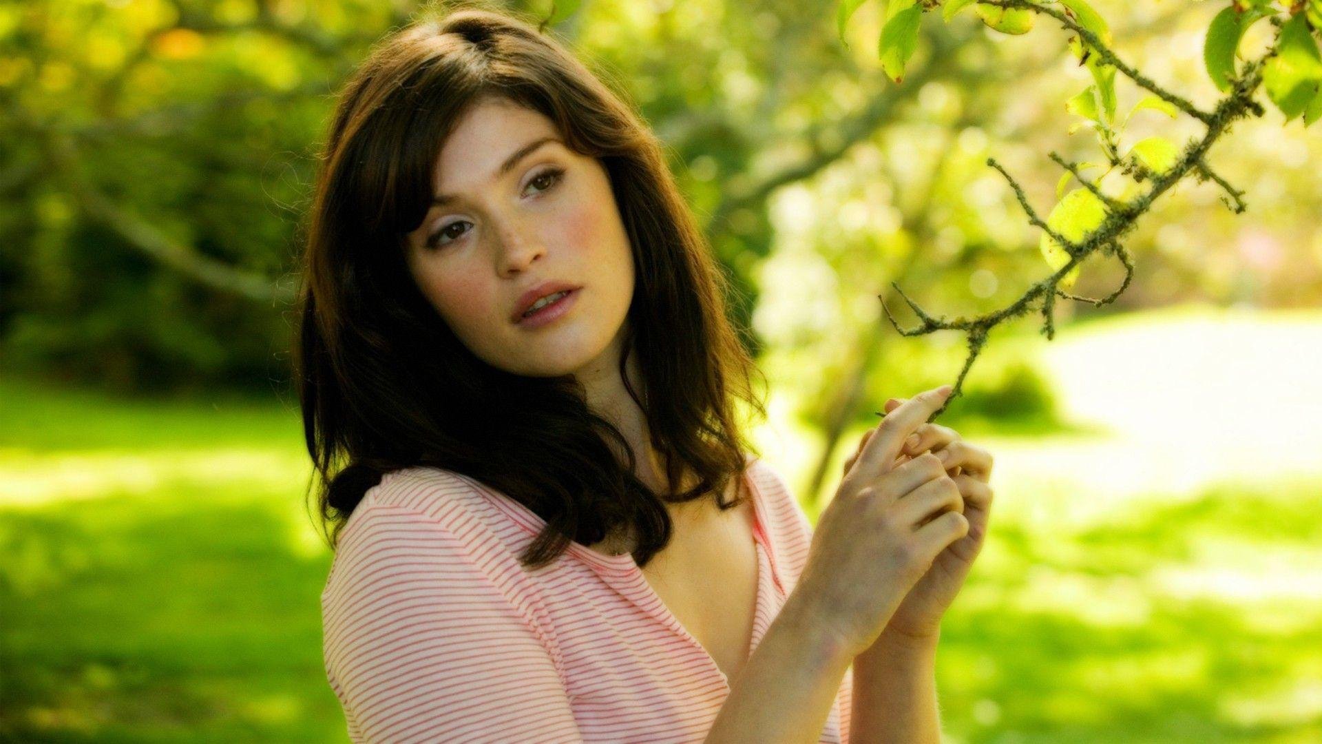 Gemma Arterton Pictures.jpg