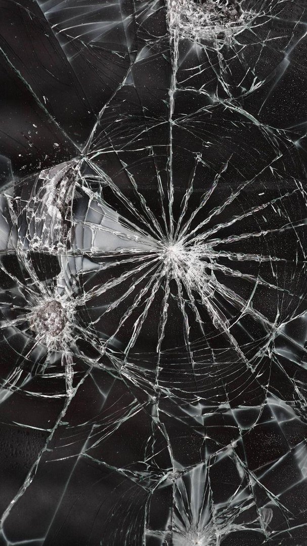 iPhone Cracked Screen Images.jpg