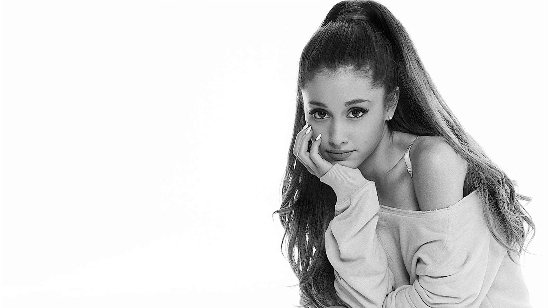 Ariana Grande Cute Wallpapers.jpg