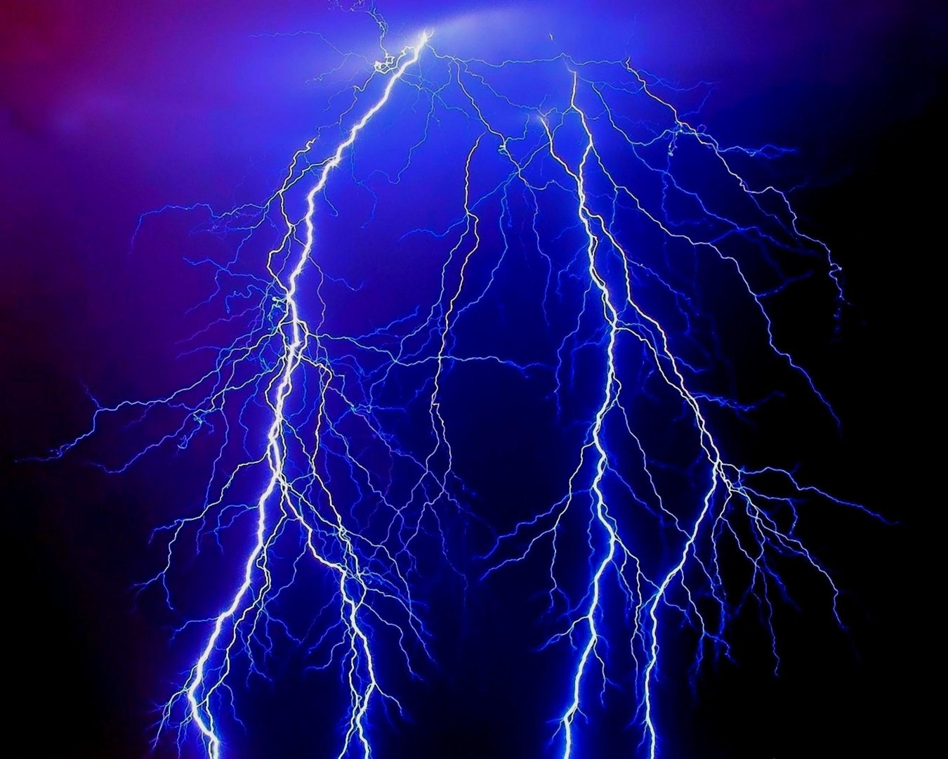 Cool Lightning Wallpaper.jpg