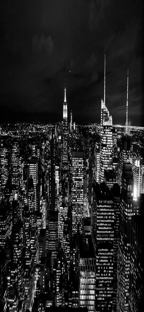 Dark City 4K Wallpaper.jpg