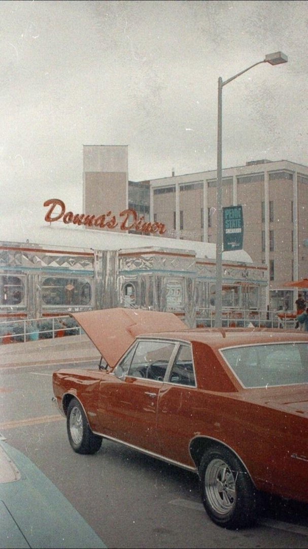 Aesthetic Retro Wallpaper.jpg