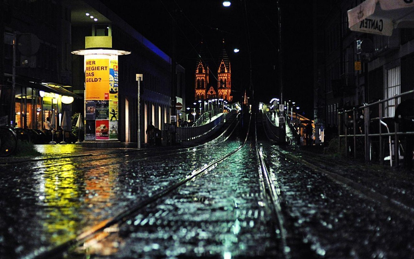 Rainy City at Night Pictures.jpg