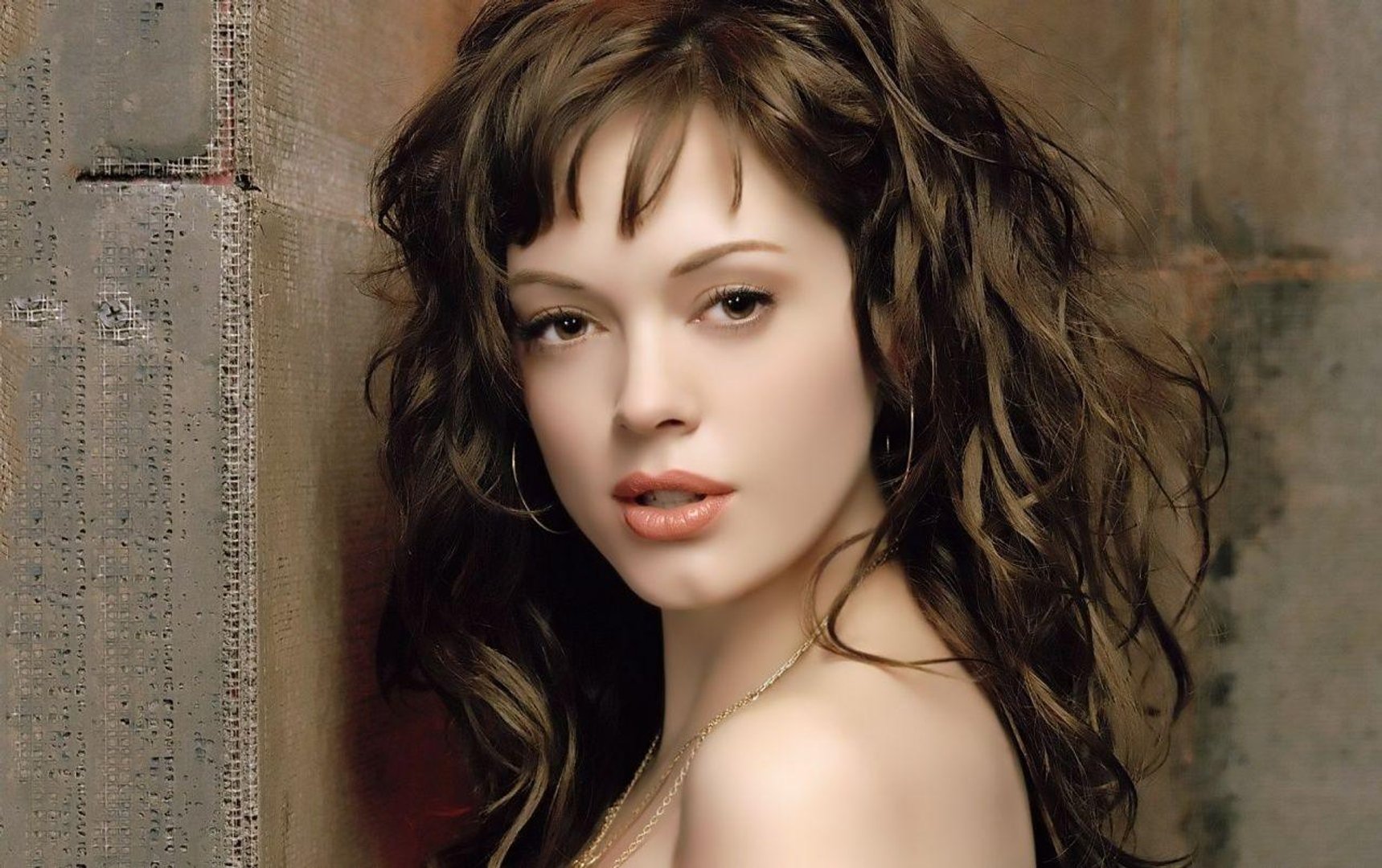 Rose McGowan Background.jpg